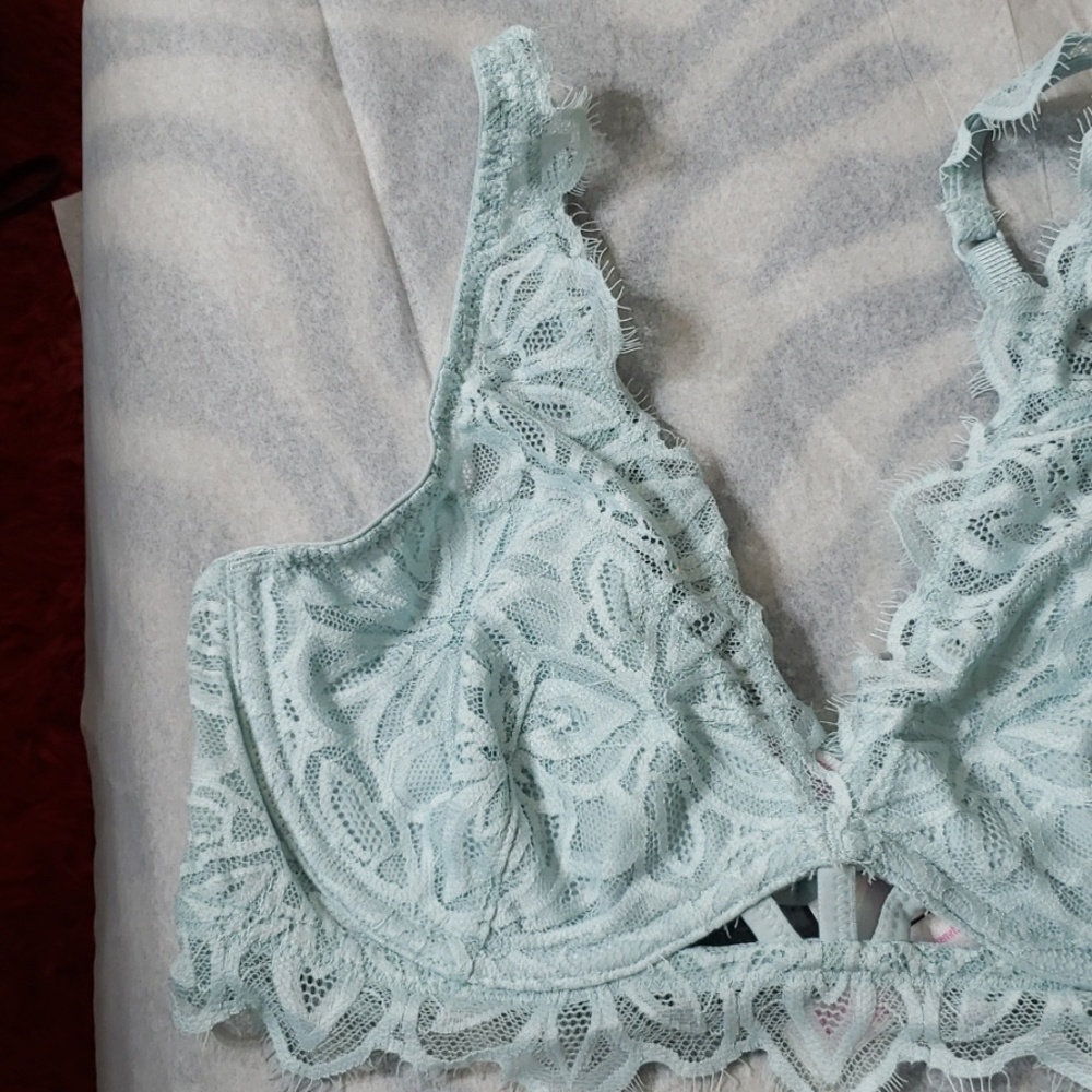 BUY 1 GET 1 FREE PINK VICTORIA SECRET BRA - Picture 2 of 6